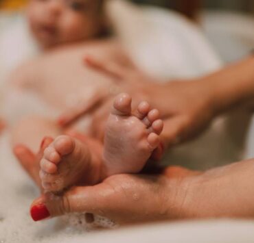 pierwsza kąpiel noworodka