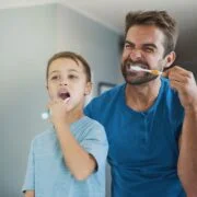 jak wybrac prawidlowa szczoteczke i paste do zebow dla dziec