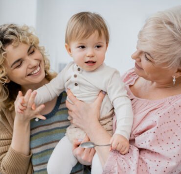 babciowe mama z dzieckiem i babcią