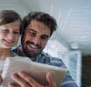 ojciec z córką robią sobie zdjęcia, by je udostępnić w mediach społecznościowych (sharenting)