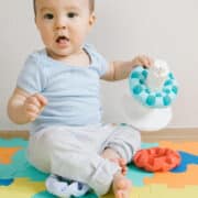 Czy mata edukacyjna jest dobra dla niemowlaka?