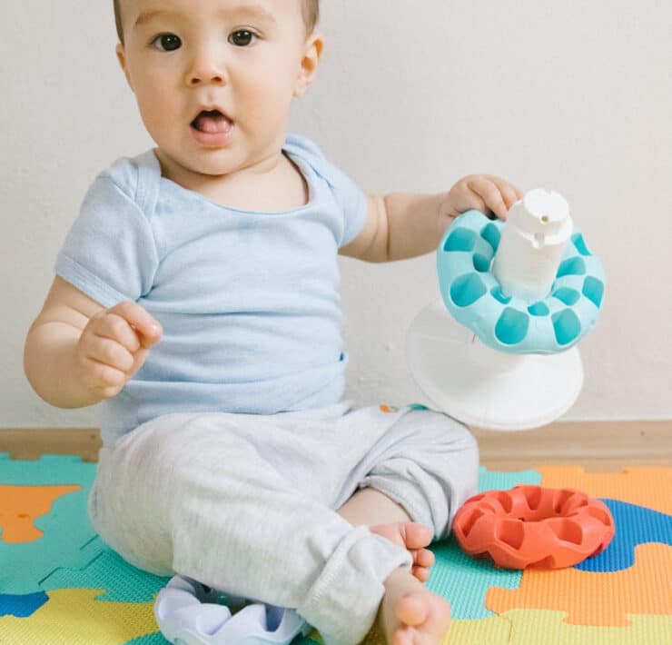 Czy mata edukacyjna jest dobra dla niemowlaka?